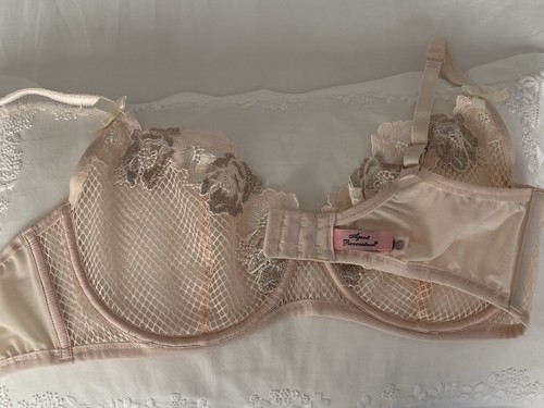 Beautiful lacey agent - lacey,